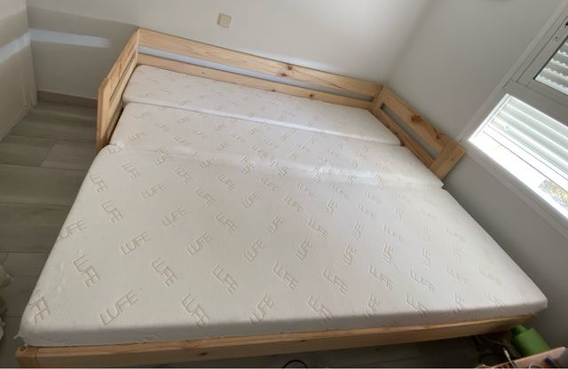 Sofá cama de madera de diseño. Cómo nuevo