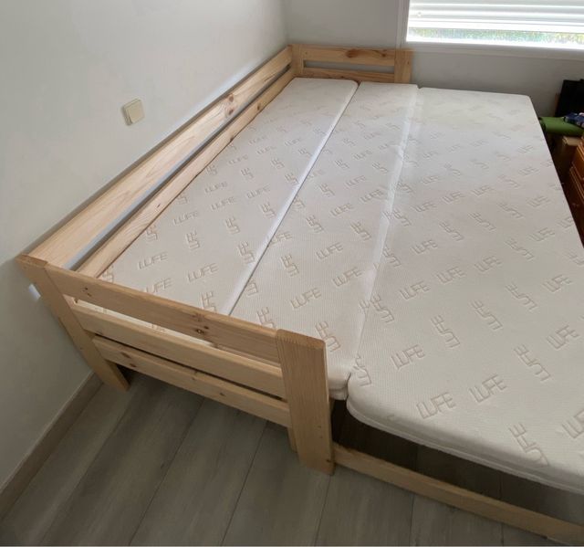 Sofá cama de madera de diseño. Cómo nuevo