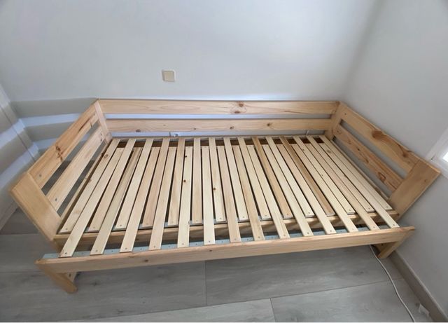 Sofá cama de madera de diseño. Cómo nuevo