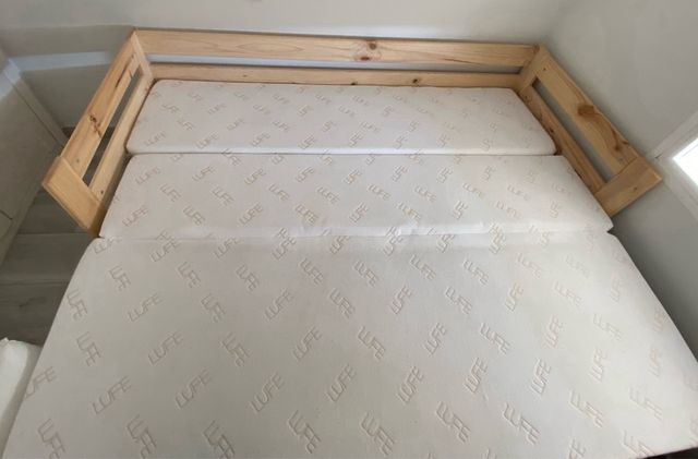 Sofá cama de madera de diseño. Cómo nuevo