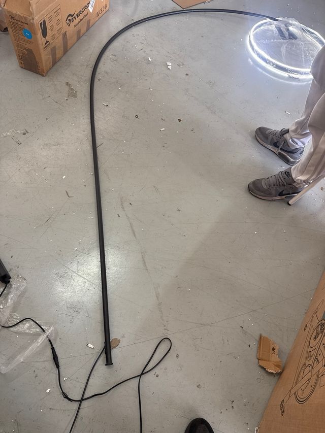 Lámpara de pie alta diseño movible