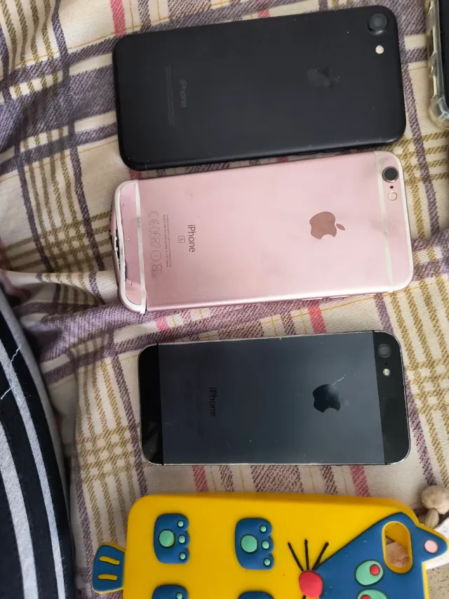 3 iPhones para piezas
