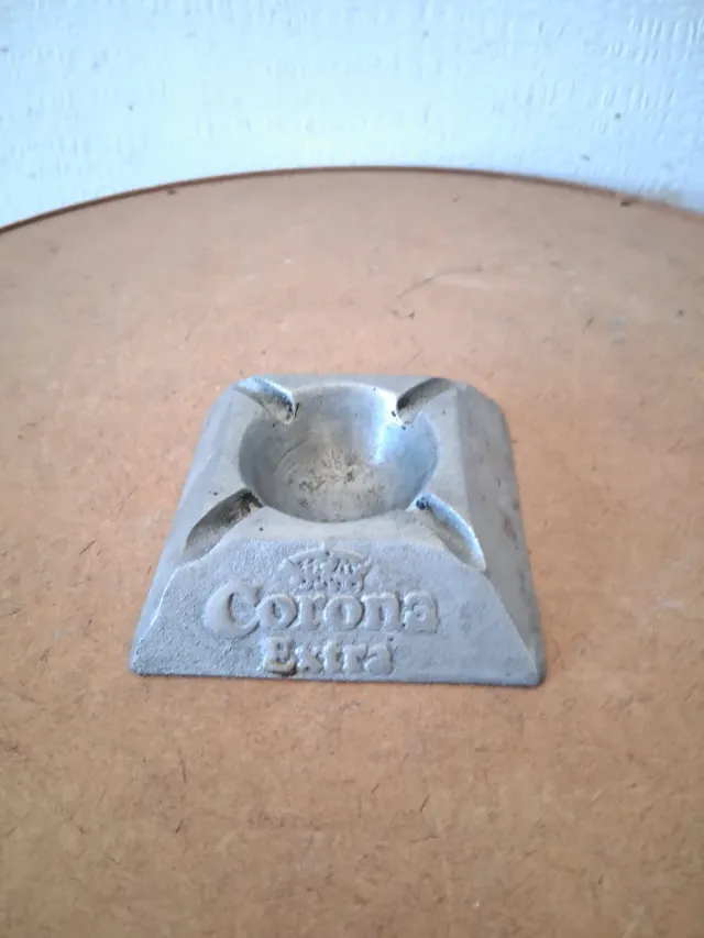 Posacenere Corona Extra vintage tipo ghisa