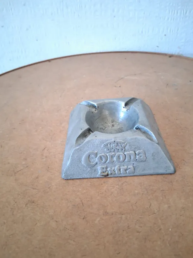 Posacenere Corona Extra vintage tipo ghisa