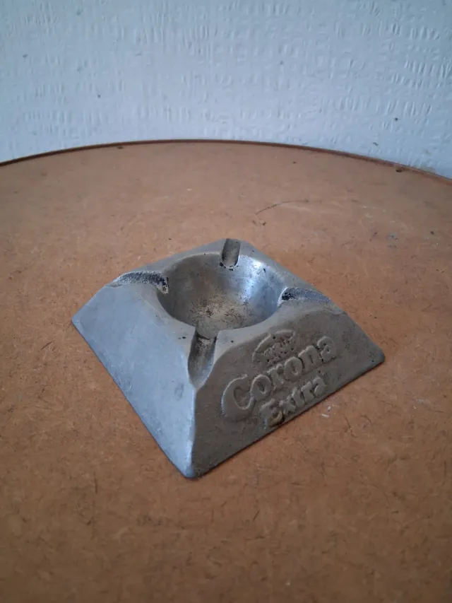 Posacenere Corona Extra vintage tipo ghisa