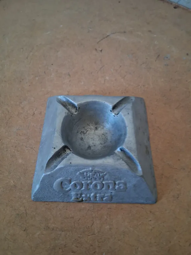 Posacenere Corona Extra vintage tipo ghisa