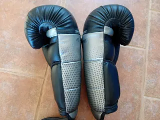 Guantes y rodilleras boxeo Outshock