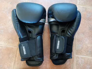 Guantes y rodilleras boxeo Outshock