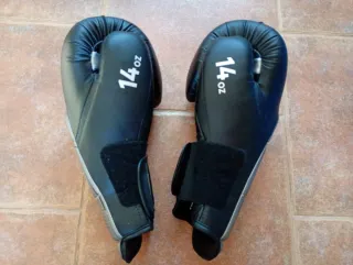 Guantes y rodilleras boxeo Outshock