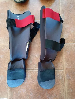 Guantes y rodilleras boxeo Outshock