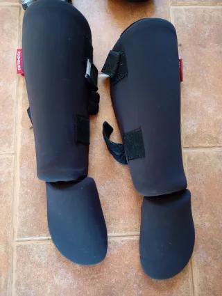 Guantes y rodilleras boxeo Outshock