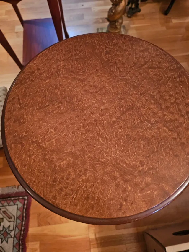 Mesa auxiliar redonda de madera