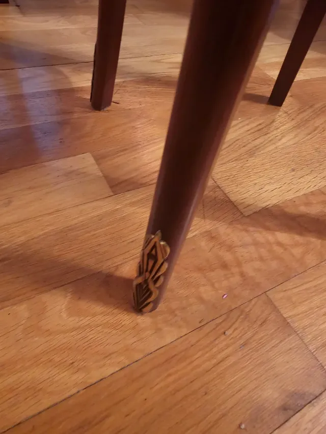 Mesa auxiliar redonda de madera