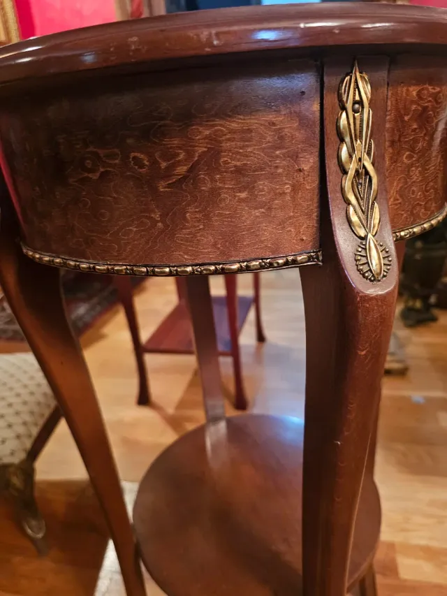 Mesa auxiliar redonda de madera