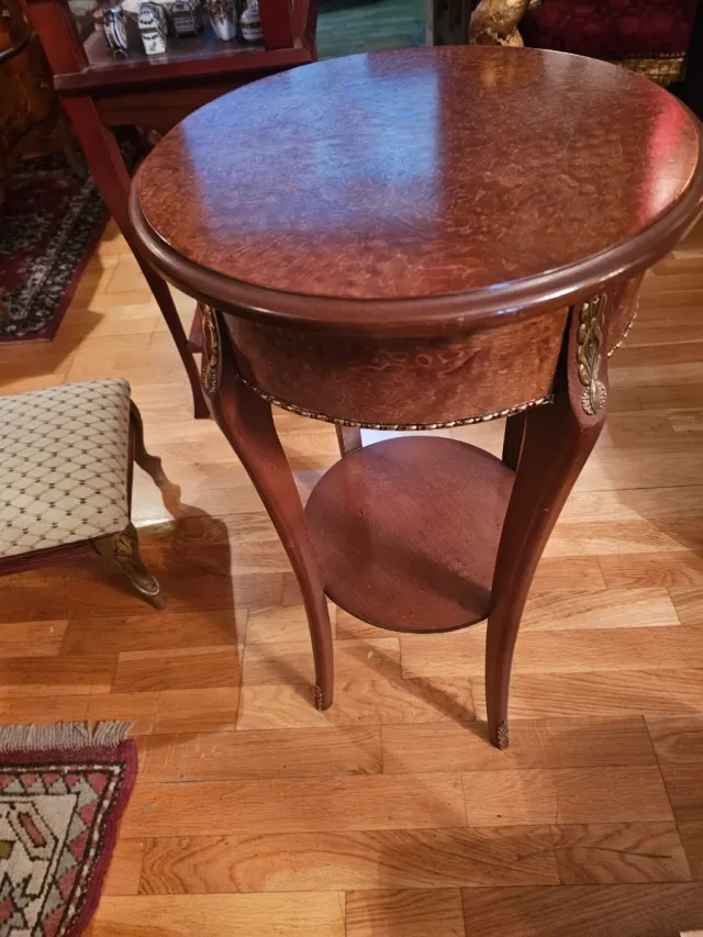 Mesa auxiliar redonda de madera