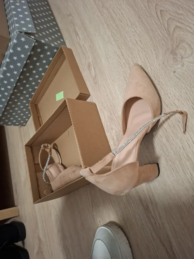 Tacones beige Shein