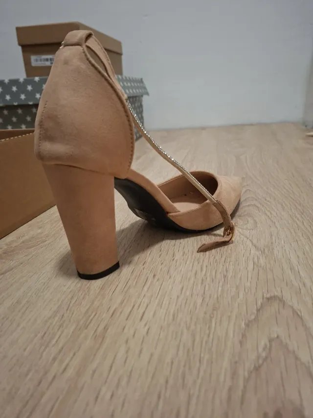 Tacones beige Shein