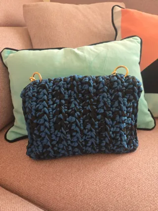 Bolso Clutch Tejido Artesanal Azul y Negro