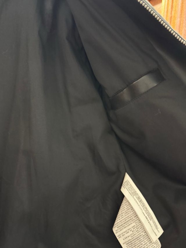 Chaqueta Zara cuero negra a estrenar.