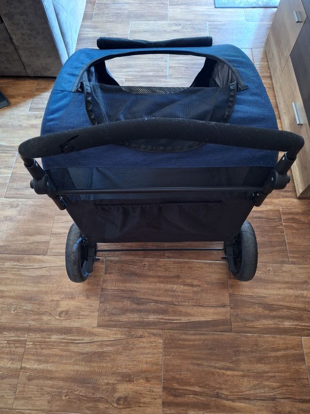 Carrinho para animais de estimação em ótimo estado