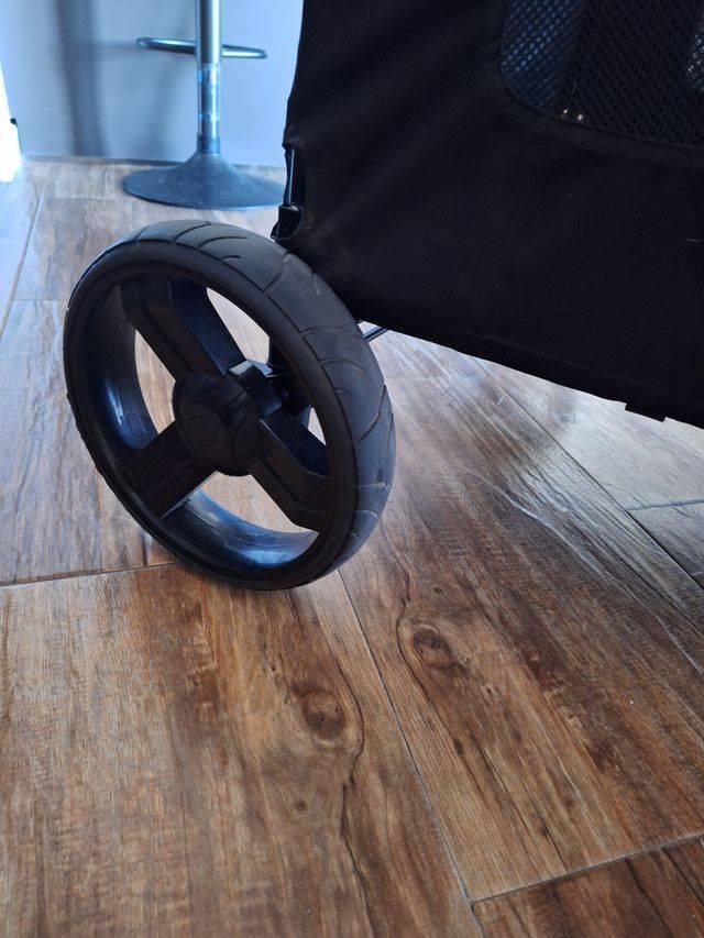 Carrinho para animais de estimação em ótimo estado