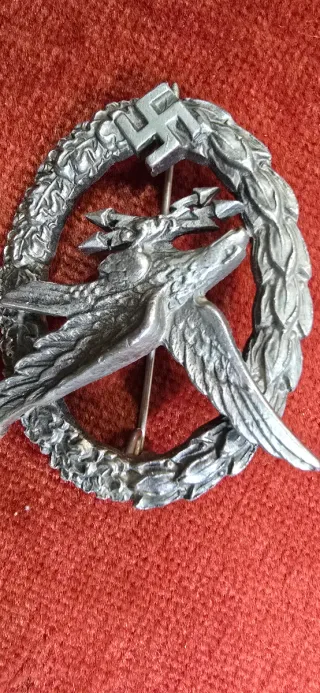 Insignia militar águila y esvástica