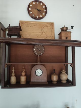 Vitrina expositor pared madera