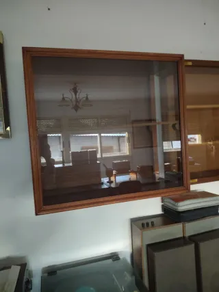 Vitrina expositor pared madera