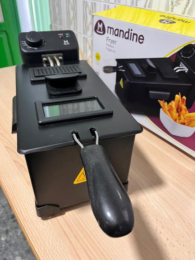 Freidora Mandine Negra 2200W