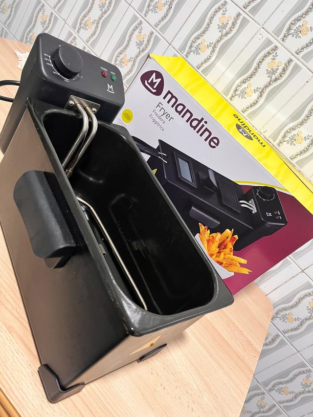 Freidora Mandine Negra 2200W