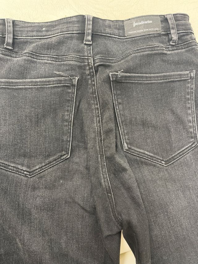 Pantalón vaquero negro cintura alta