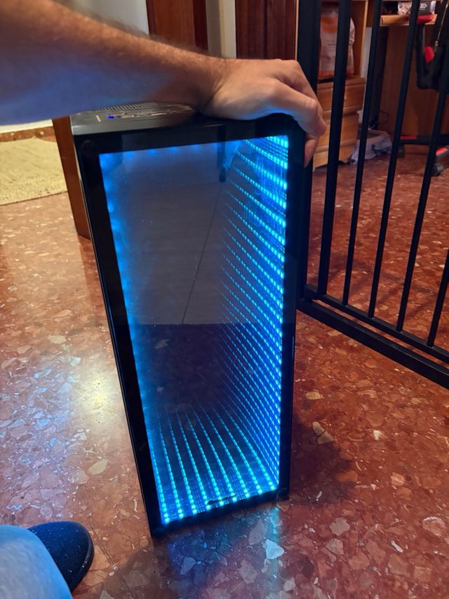 Torre PC Gaming con luces LED azules