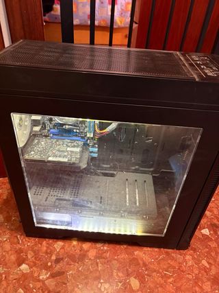 Torre PC Gaming con luces LED azules