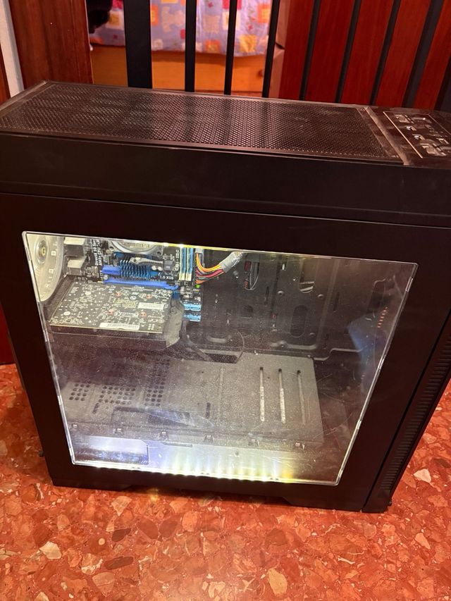 Torre PC Gaming con luces LED azules