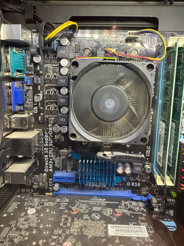 Torre PC Gaming con luces LED azules