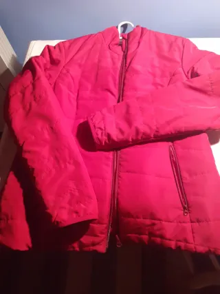 Parka ligera roja