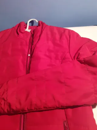 Parka ligera roja