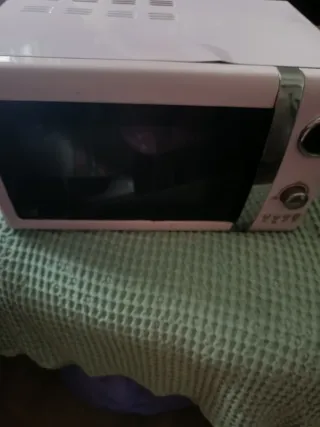 Microondas rosa seminuevo