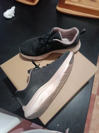 Zapatillas Skechers Negras y Rosas