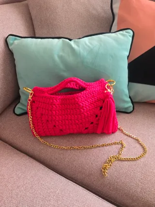 Bolso Clutch Tejido a Mano Rosa intenso.