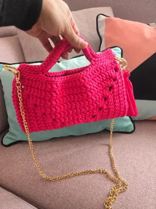 Bolso Clutch Tejido a Mano Rosa intenso.