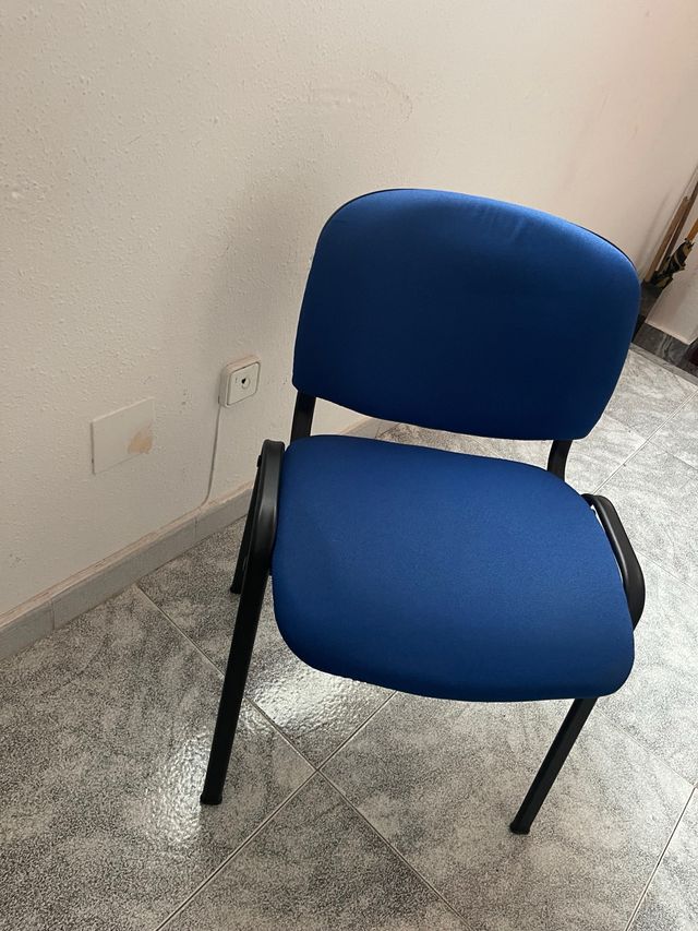 Silla de oficina azul y negra