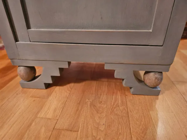 Mesilla de madera gris