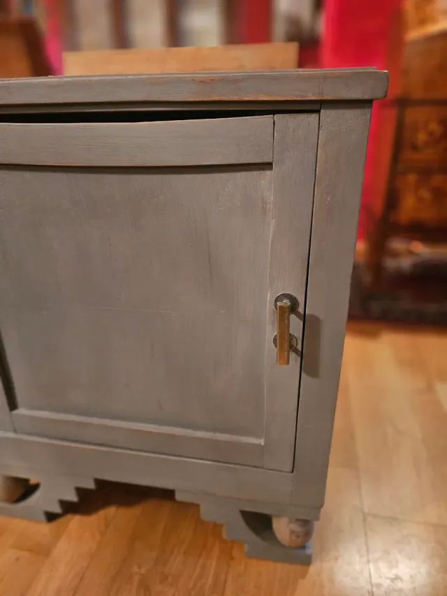 Mesilla de madera gris