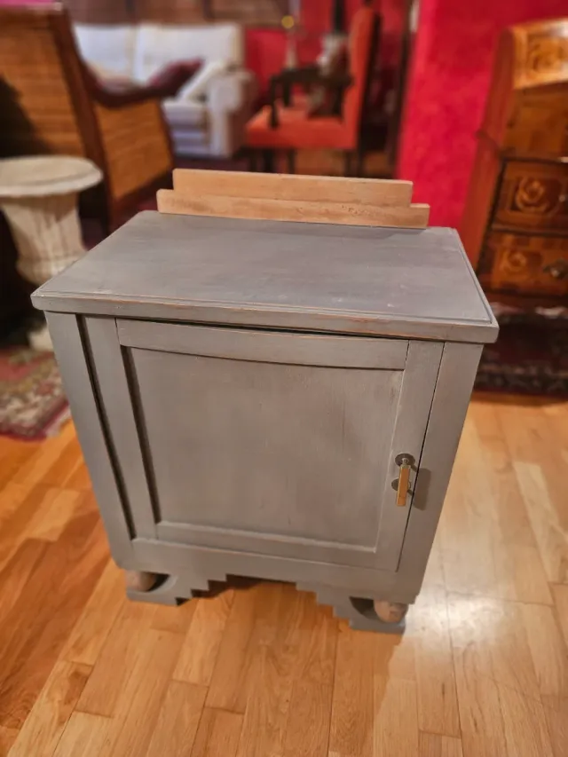 Mesilla de madera gris