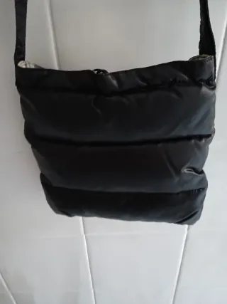 Borsa imbottita nera con bottone