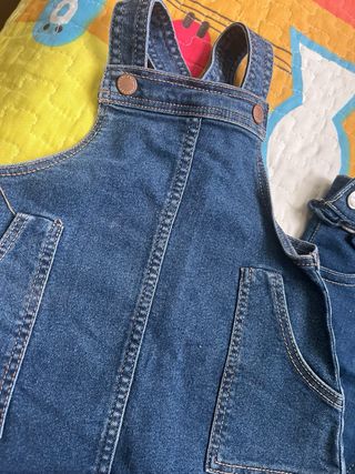 Dos petos vaqueros para bebé