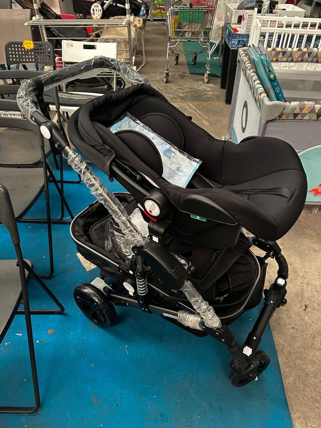 Carrito de bebé negro