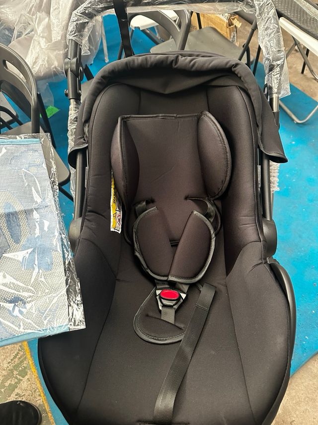 Carrito de bebé negro