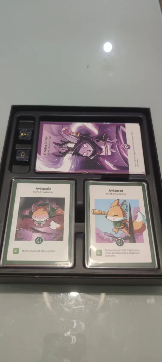 Juego de mesa Here to Slay enfundado